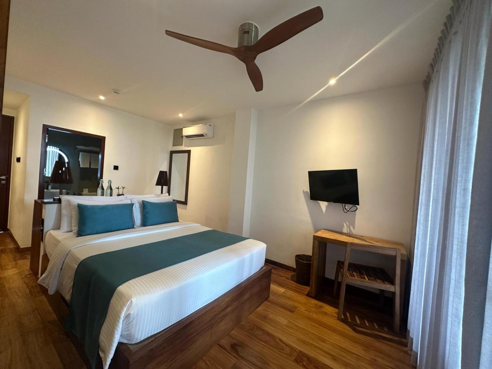 Bk Beach Boutique Hotel - ヒッカドゥワ エクステリア 写真